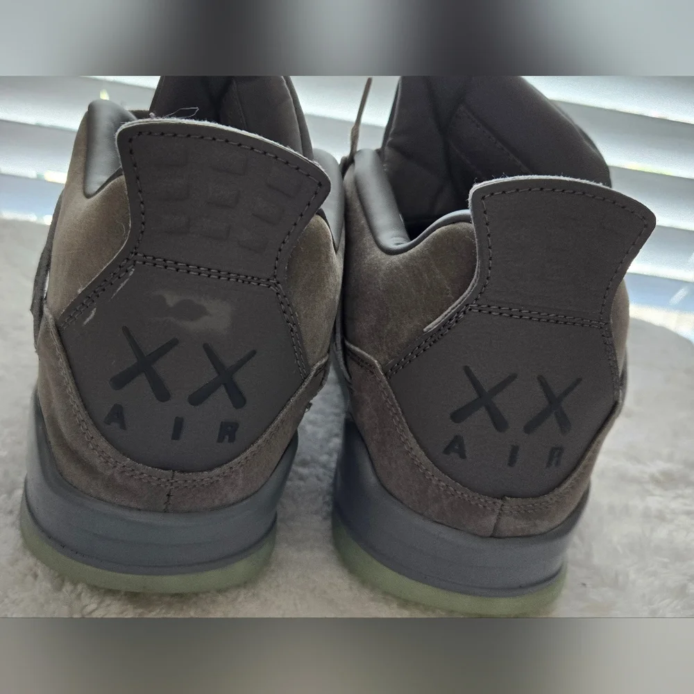 Air Jordan 4 Retro KAWS